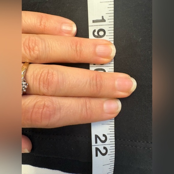 Levi's black and red classic short sleeve crewneck graphic tee women's size XS - Picture 7 of 10